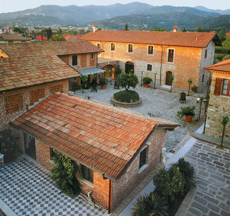The 18th-century farmhouse & courtyard at Ca Lunae WInery, Liguria