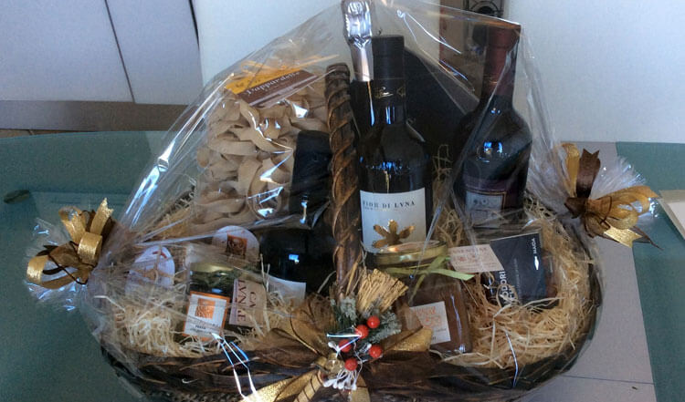 A beautiful Christmas hamper donated by the Ca' Lunae Winery. It will be raffled at the Charity Bazaar! 