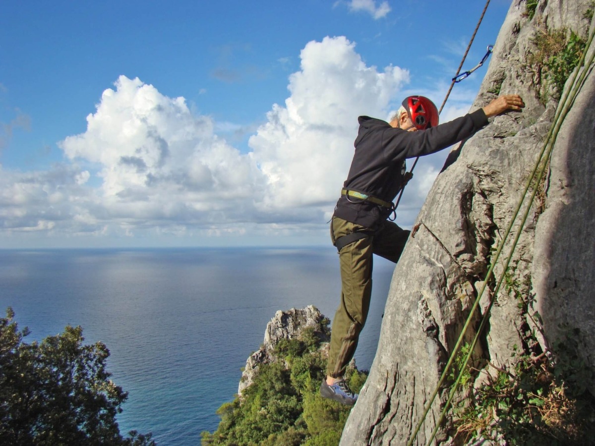 Arrampicata al Muzzerone -foto di Ubaldo Firenze nel Gruppo Scuola di Arrampicata, Alpinismo e Scialpinismo Muzzerone - Levante Ligure