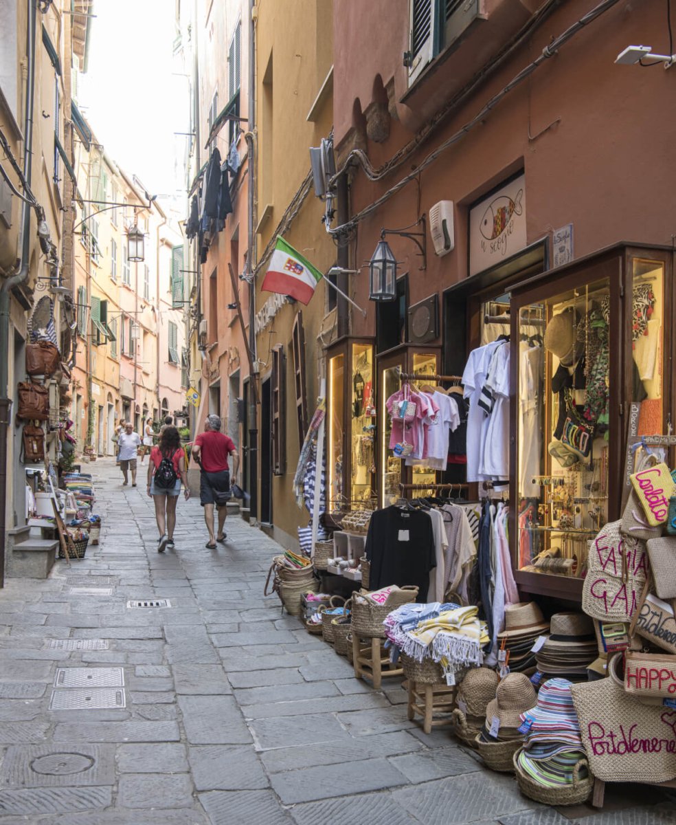 best things to do portovenere - carugio shopping