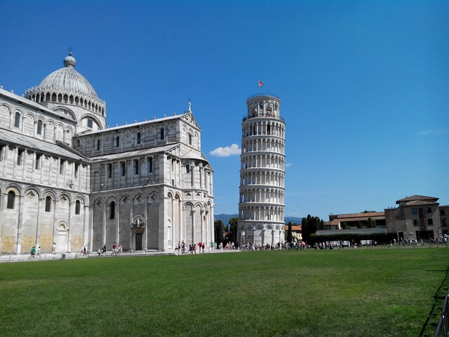 Pisa Tower by serge gualini